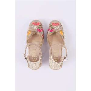 Alpargata cerrada con punta en cuña - Product Image 4