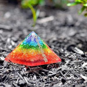 Pyramide d'orgone à sept chakras-Pyramide d'orgone à sept chakras-Pierre d'onyx pour le nettoyage de l'aura et l'alignement des chakras - Product Image 3