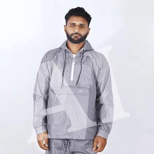 Conjunto corto cortavientos de nailon de 2 piezas para hombre 2024, transpirable, ajuste relajado, diseño estampado Unisex para la temporada de otoño e invierno - Product Image 4