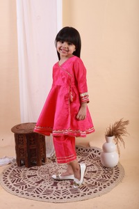 Robes ethniques élégantes pour mariage Enfants Filles Simple Kurta Set avec pantalon en plusieurs tailles - Product Image 3