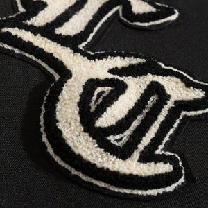 Chaqueta universitaria de diseño personalizado de fabricación de fábrica para hombre, ropa de calle al por mayor con bordado y chaquetas de hombre de calidad superior - Product Image 3