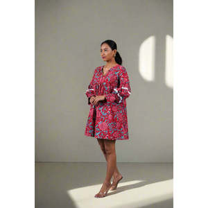 ชุดเดรส Bella Rose ไซส์พลัส แขนจั๊มพ์ ดีไซน์หรูหรา ทรงเอ็มไพร์ คอแบบผูก สายเดี่ยว โปร่งแสง ลายเรขาคณิต เหมาะสำหรับงานกลางวัน งานเลี้ยง งานทางการ ระบายอากาศได้ดี มีซิป - Product Image 1