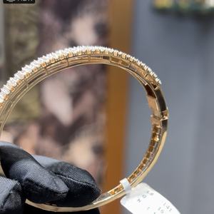 Bracelet à breloques en diamant en or 14K et 18K de qualité supérieure pour femmes Bijoux de fiançailles à la mode - Product Image 4