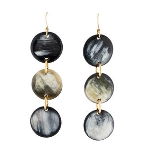 Pendientes de cuerno de búfalo pulidos naturales, joyería hecha a mano personalizada, accesorios ecológicos únicos para mujeres - Product Image 1