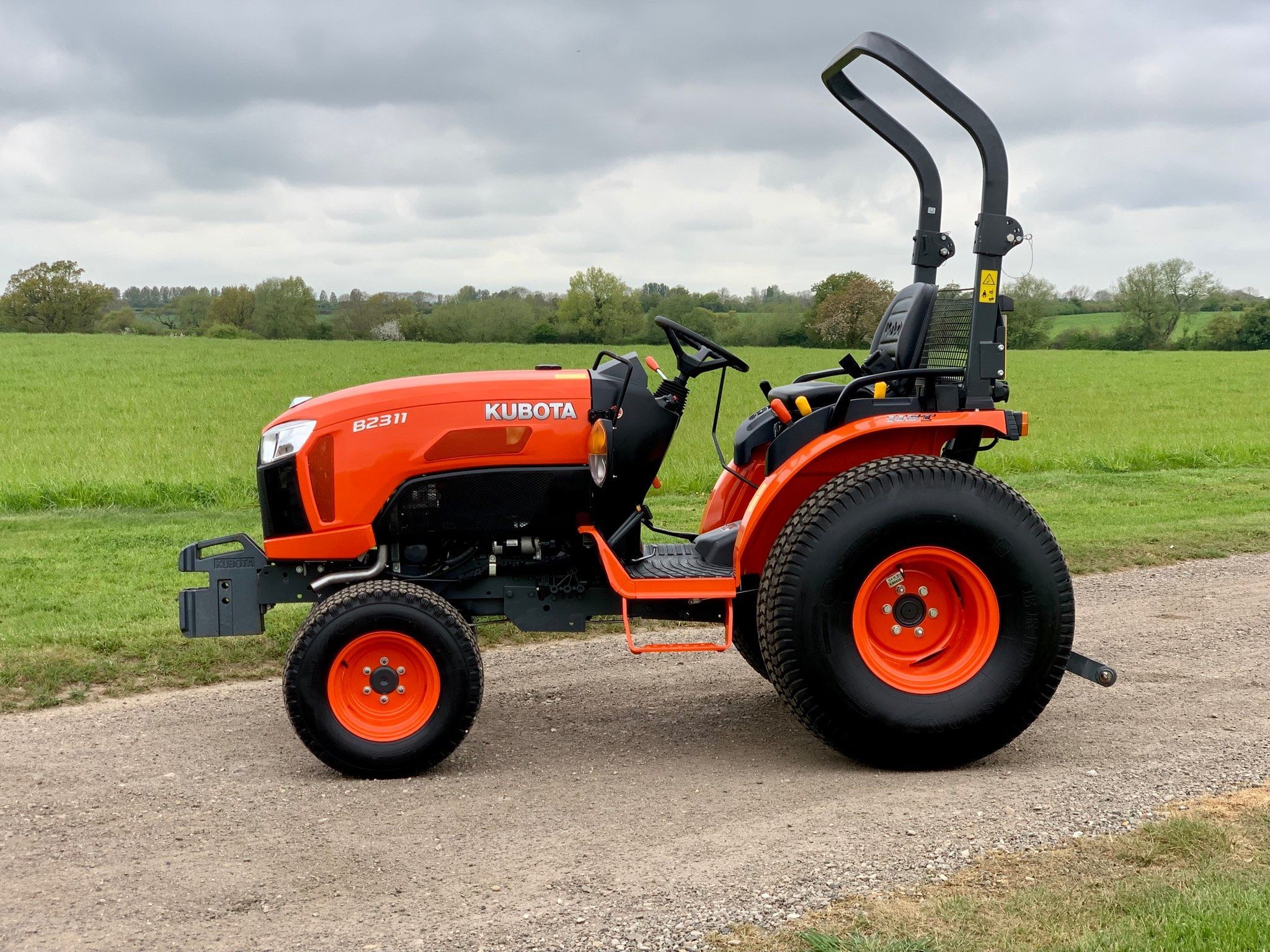 source 购买便宜的久保田m954k农用拖拉机农业机械设备出售 on m.