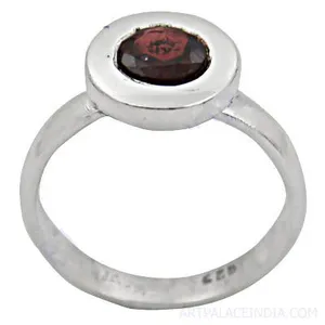 Anillo de Plata 925 con Granate, Anillo Clásico con Engaste de Bisel para Mujer, Joyería para Uso Diario - Product Image 3