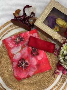 Boutique indienne, grâce et sophistication, ce sari rouge en soie douce à imprimé floral, style traditionnel et contemporain pour femmes - Product Image 4