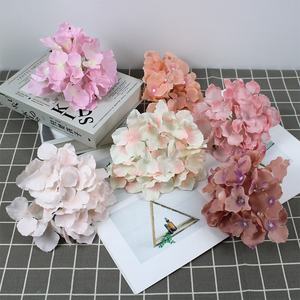 Tête de fleur d'hortensia artificielle adaptée au bricolage Guide mural de fleur de mariage Décoration Simulation de fleur en soie - Product Image 3