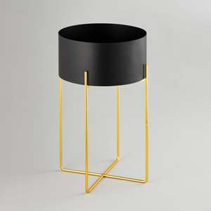 Jardinières métalliques robustes votre espace commercial ou domestique avec des jardinières conçues pour rehausser l'attrait esthétique des jardinières extérieures - Product Image 2