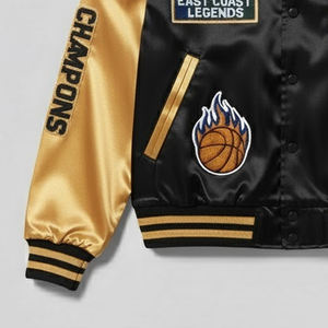 Chaqueta Varsity Personalizada con Parches de Chenilla para Uso en Exteriores, Chaqueta de Béisbol Cuadrada con Logotipo Personalizado Bordado en Satén al por Mayor para Hombre - Product Image 3