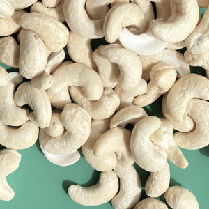 Fournisseur fiable de noix de cajou WW180, WW240, WW320, LP Noix de cajou brutes du Vietnam, noix de cajou du Vietnam de Santigo - Product Image 1