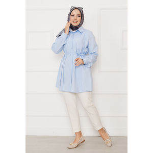 Camisa Hijab Azul Celeste Larga con Botones Ocultos y Detalles Plisados, Blusa Modesta - Product Image 3