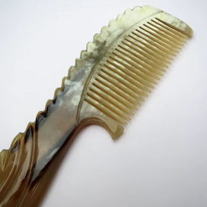 หวีแต่งผมทรงเขาควายหวีฮอร์นสีขาวหวีเขาวัวทำมือออกแบบโลโก้ได้ตามต้องการ - Product Image 1