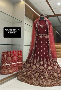 Lehenga choli งานเย็บปักถักร้อยที่สวยงามจากนักออกแบบงานแต่งงานเจ้าสาวอินเดียและปากีสถาน - Product Image 2