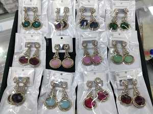 Boucles d'oreilles vintage en or de vente chaude pour femmes boucles d'oreilles occidentales affichage de boucles d'oreilles de style vintage élégant - Product Image 3