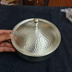 Grand bol rond en métal décoratif classique pour servir les aliments, bol en acier inoxydable pour servir les aliments, vaisselle, fait à la main, écologique - Product Image 1