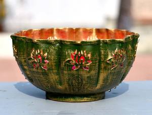 Diya urli สำหรับตกแต่งบ้านทำจากโลหะสีทองสำหรับตกแต่งดิวาลีชามตกแต่งแบบดั้งเดิมสำหรับดอกไม้ลอยน้ำ - Product Image 2