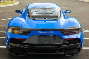 TOP SELLING 2022 Maserati MC20 Coupé, V6 turbo de 621 ch, Blu Infinito - Product Image 2