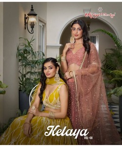 LehengaCholi bordado Lavisa para mujer con blusa pesada y terciopelo Chunni en color rojo - Product Image 2