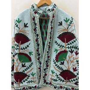 เสื้อแจ็คเก็ตวาร์ซิตี้ฤดูใบไม้ร่วง ลายปักมือ Forest Bloom ผ้าฝ้าย คอตั้ง แบบกลับด้านได้ สีเขียวเซจ ลายก้างปลา ทรงบ็อกซี่ สั้น แบบสำเร็จรูป - Product Image 2