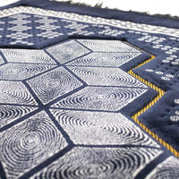 Nouveau design Tapis de prière matelassé Raudhah Sajdah musulman, vente en gros, cadeau islamique, tapis de prière décontracté personnalisable pour voyage et intérieur