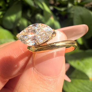 Bague de fiançailles et de mariage vintage en moissanite taille marquise de 2 carats, plaquée or jaune 14 carats ou or rose, sertie à griffes, best-seller de Iced Jewelz - Product Image 6