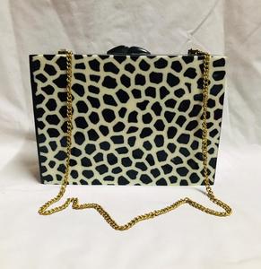 Bolso de mano de resina para mujer de diseñador hecho a mano 100%, bolso de mano con correa de cadena, cierre de solapa, fiestas de bodas, rentable y elegante - Product Image 2