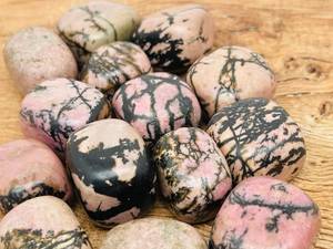 Rhodonite naturelle dégringolée pierre précieuse en vrac personnalisée avec taille et forme en gros en vrac - Product Image 4