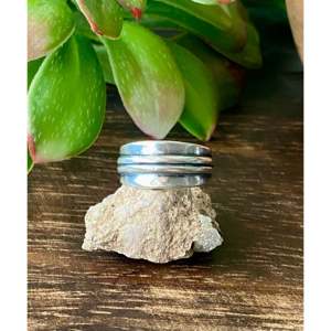Bague en argent sterling faite à la main par des Navajo, bijou culturel de collection, taille 6 - Product Image 1
