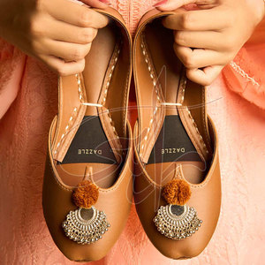 High Quality Silver Printed Anti-Slippery Khussa Faux Leather Upper Genuine Leather Midsole Handmade Fashion <b>Design</b> for All - Product Image 2