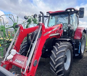 รถแทรกเตอร์ Case IH ขับเคลื่อน 4 ล้อ พร้อมที่ตักด้านหน้า สีแดง เครื่องจักรกลการเกษตร - Product Image 4