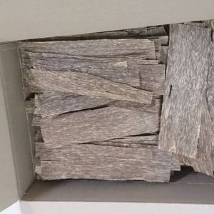 100% chips de oud de bois d'agar pur naturel sont brûlés comme de l'encens et libèrent un arôme riche et boisé. Spirituel et méditation - Product Image 3