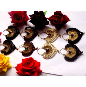 Pendientes de macramé hechos a mano, cuentas de latón chapadas en oro y aro colgante de perlas en diferentes colores de hilo para bodas, novedad - Product Image 3