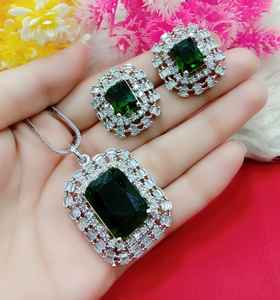 Tendance américain diamant pendentif ensemble Cz pierre fête porter Premium Design indien femmes bijoux à la main en vrac produit - Product Image 6