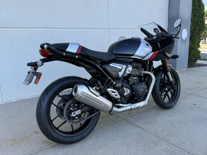 Motocicleta Cruiser Triumph Thruxton 400 2026 Nueva, Ideal para la Calle y Todas las Estaciones, en Venta - Product Image 1