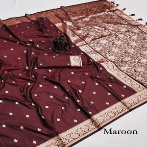 Sari en soie pure Banarasi VASTRA COTTAGE avec un motif Zari entièrement tissé, un pallu riche et un chemisier en soie assorti à contraste doux - Product Image 3
