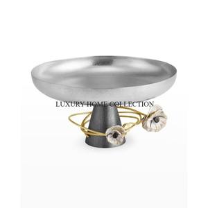 Bols de service en métal fini antique à thème vintage intemporels avec des formes artistiques pour créer des présentations de table luxueuses - Product Image 2