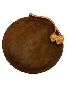 Plateau de service en bois fait à la main avec de belles poignées décorées en métal pour la maison et l'hôtel Pièce authentique - Product Image 3