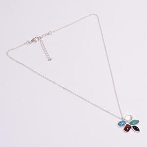 Vente en gros de collier en argent sterling 925 au design classique pour femmes fait à la main avec un mélange de pierres précieuses et de chaînes fines - Product Image 2