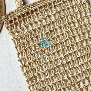 Bolso de Rafia Estilo Bohemio Color Negro y Natural Crochet Summer Vibes Tote - Product Image 6