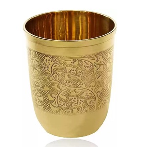 Verre en laiton de conception personnalisée Nouveau design en gobelet en métal de style moderne de qualité supérieure pour les fêtes. - Product Image 3