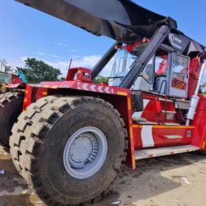 Apilador de Contenedores Usado Kalmar DRF 450 de 45t con Motor Diésel 4WD, Modelo 2015 - Product Image 3