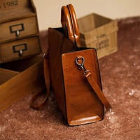 Sac fourre-tout à bandoulière pour femme en cuir véritable vintage, décontracté, prix raisonnable, haute qualité, nouveau design, logo personnalisé, vente en gros 2026