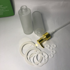 Disques de coton ronds jetables pour soins personnels, blancs avec design perforé - Product Image 2