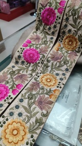 ผ้าลูกไม้ปักลายดอกไม้สั่งทำตามแบบบนผ้าฐานสีเบจพร้อมด้ายลายดอกไม้หลากสีออกแบบให้มีความกว้าง3นิ้ว - Product Image 6