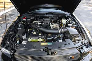 Ford Mustang GT Premium Coupé 2007 d'occasion en bon état, sans réserve, boîte manuelle 5 vitesses, V8 suralimenté 4,6 litres, modifications Roush - Product Image 5