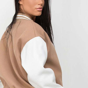 Chaqueta Universitaria Personalizable de Alta Calidad para Mujer, Transpirable, con Ribete de Piel de Oveja, Diseño Reversible de Forro Polar - Product Image 4