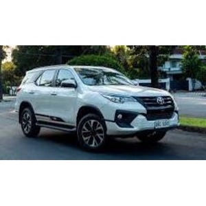 Conduisez avec style avec la Toyota Fortuner 2020 - Product Image 3