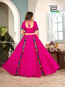 Cette saison du festival Chemisier de travail en miroir véritable avec jupe flairée - Product Image 2