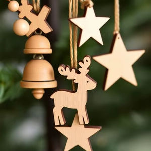 Ornement suspendu de Noël en bois fabriqué à la main pour les festivités d'hiver faites par des artisans qualifiés avec finition détaillée - Product Image 1